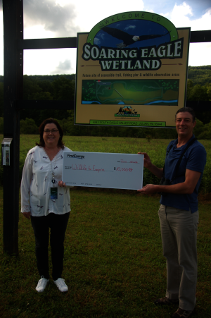 photo of Joleen Hindman of First Energy presenting a $10,000 check to Jason Beale of the WFEF